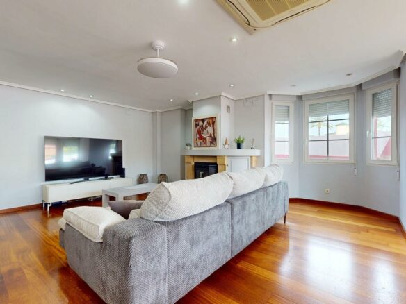 4-bedroom Semi In Elche, Spain (342 M²)