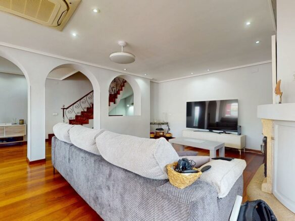 4-bedroom Semi In Elche, Spain (342 M²)