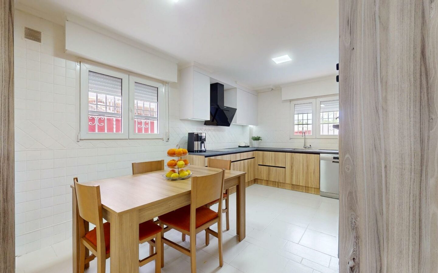 4-bedroom Semi In Elche, Spain (342 M²)