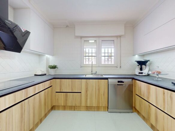 4-bedroom Semi In Elche, Spain (342 M²)