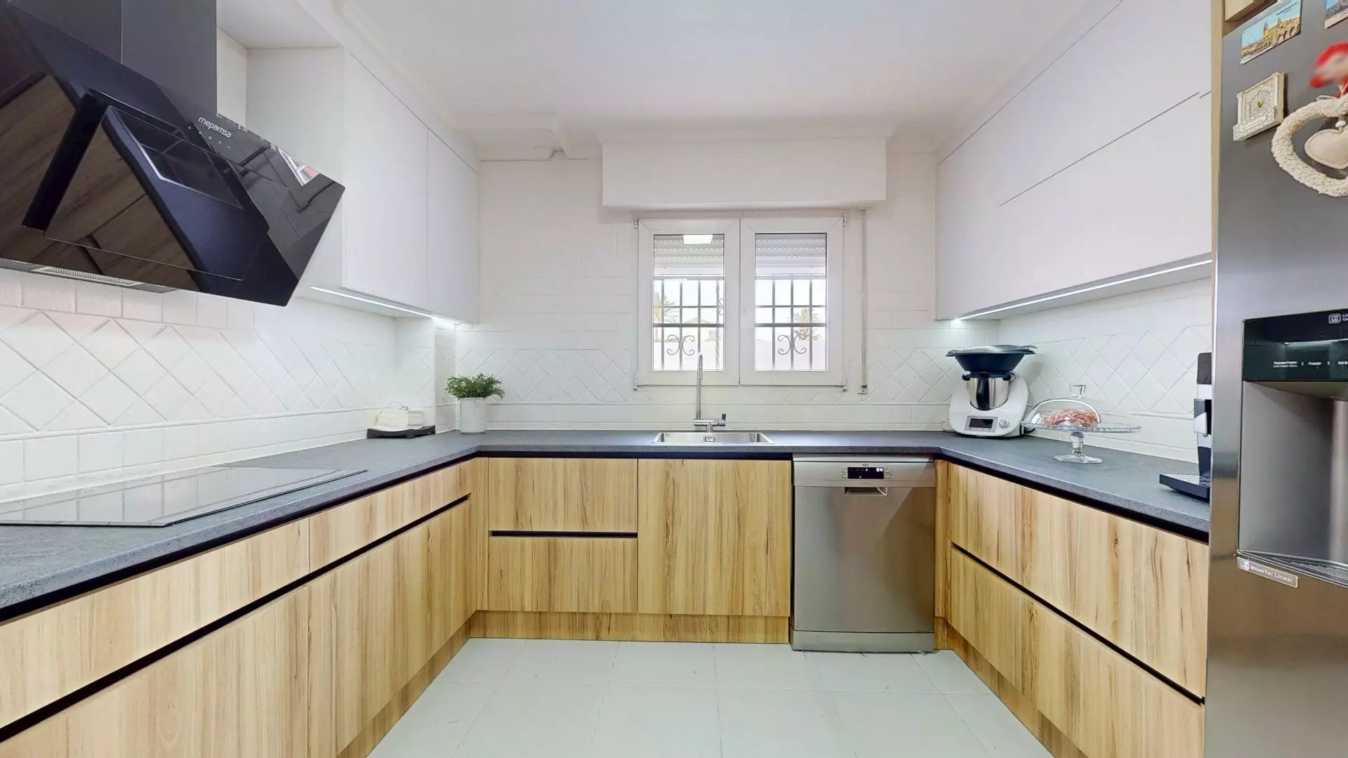 4-bedroom Semi In Elche, Spain (342 M²)