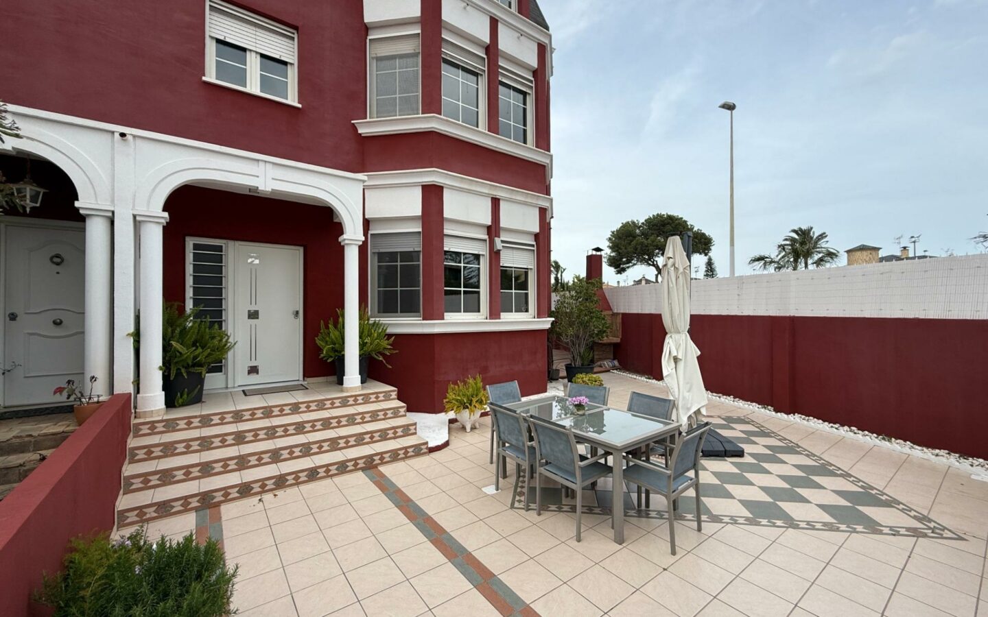 4-bedroom Semi In Elche, Spain (342 M²)