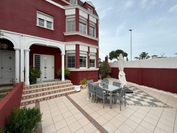 4-bedroom Semi In Elche, Spain (342 M²)