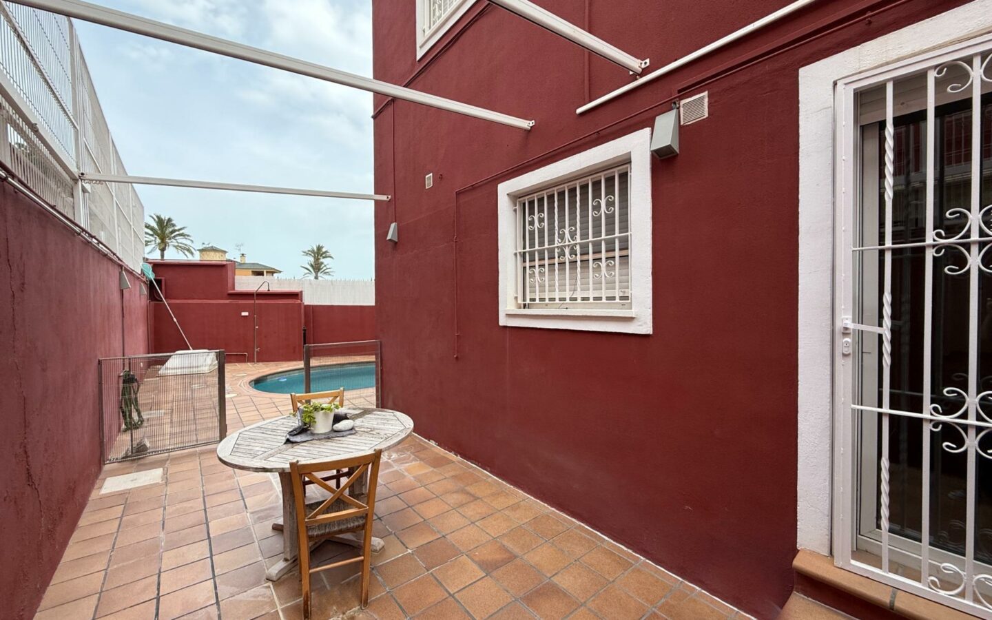 4-bedroom Semi In Elche, Spain (342 M²)