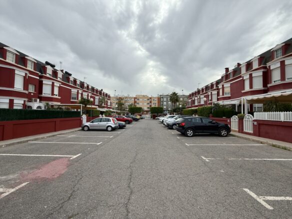 4-bedroom Semi In Elche, Spain (342 M²)