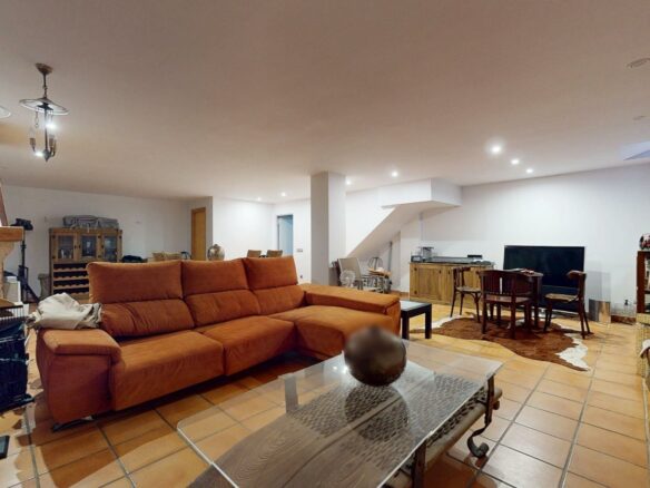 4-bedroom Semi In Elche, Spain (342 M²)