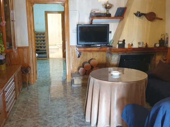 Country House 315 M² In Granja De Rocamora, Spain