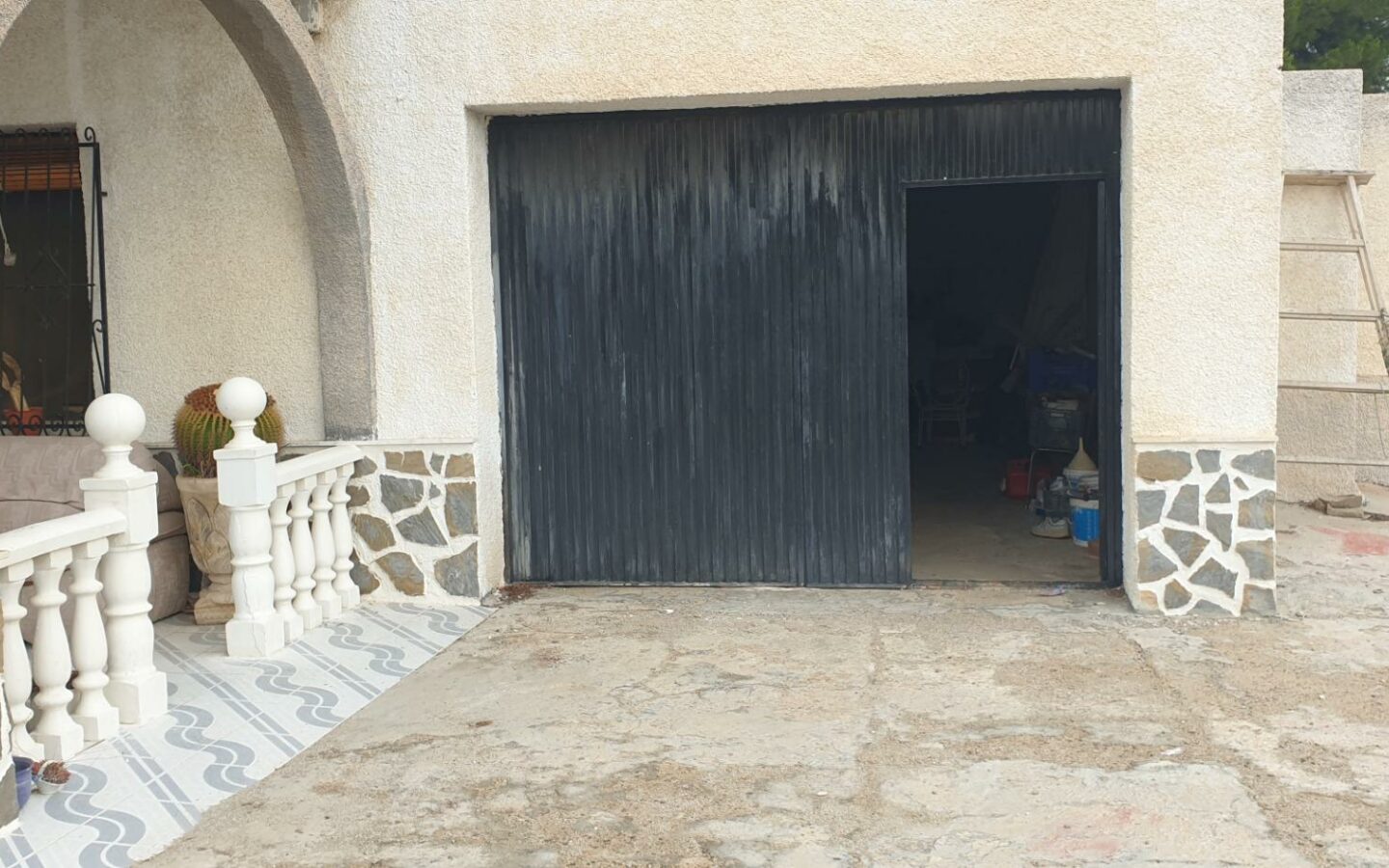 Country House 315 M² In Granja De Rocamora, Spain