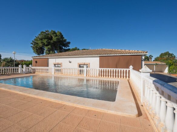 3-bedroom Villa In Elche Pedanias, Spain (267 M²)