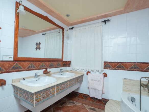 3-bedroom Villa In Elche Pedanias, Spain (267 M²)
