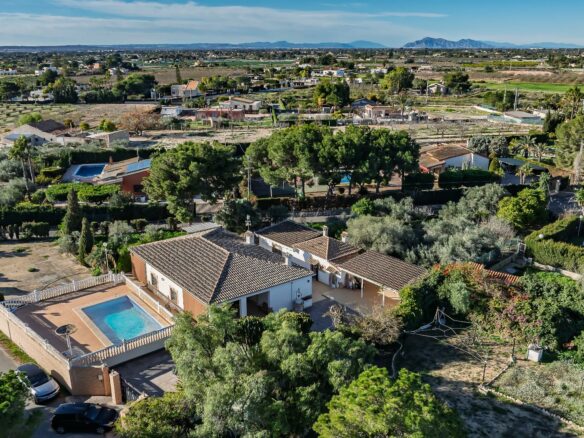 3-bedroom Villa In Elche Pedanias, Spain (267 M²)