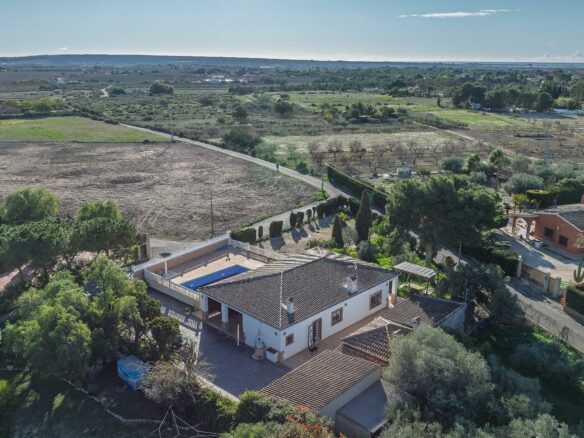 3-bedroom Villa In Elche Pedanias, Spain (267 M²)