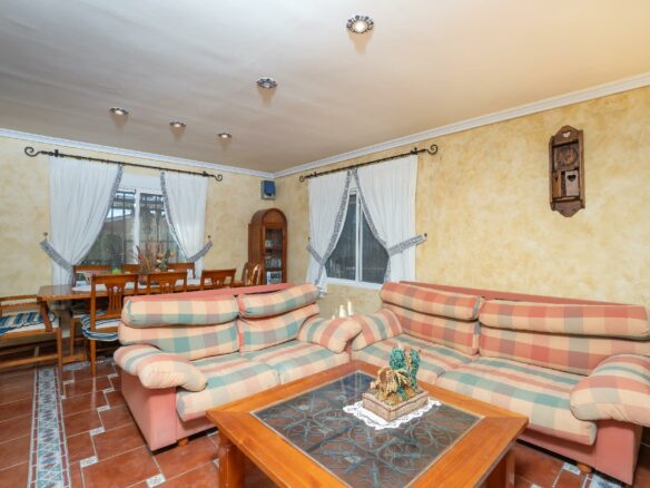 3-bedroom Villa In Elche Pedanias, Spain (267 M²)