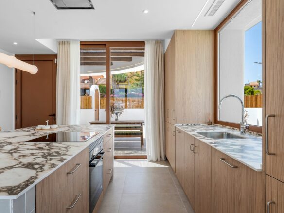 4-bedroom Villa In Algorfa, Spain (345 M²)
