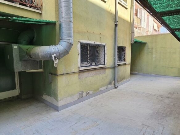 Commercial Unit In Montcada I Reixac, Spain (126 M²)