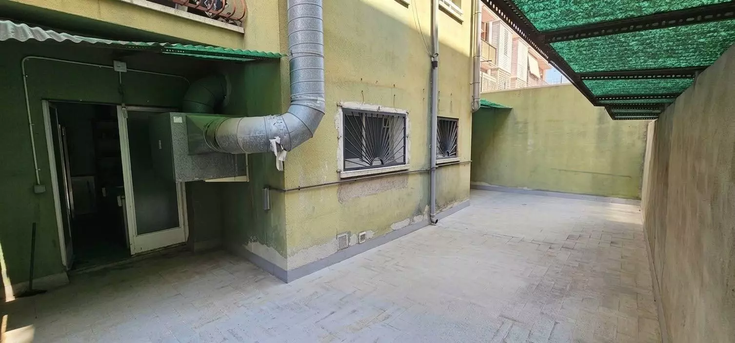 Commercial Unit In Montcada I Reixac, Spain (126 M²)