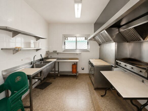 Commercial Unit In Montcada I Reixac, Spain (126 M²)