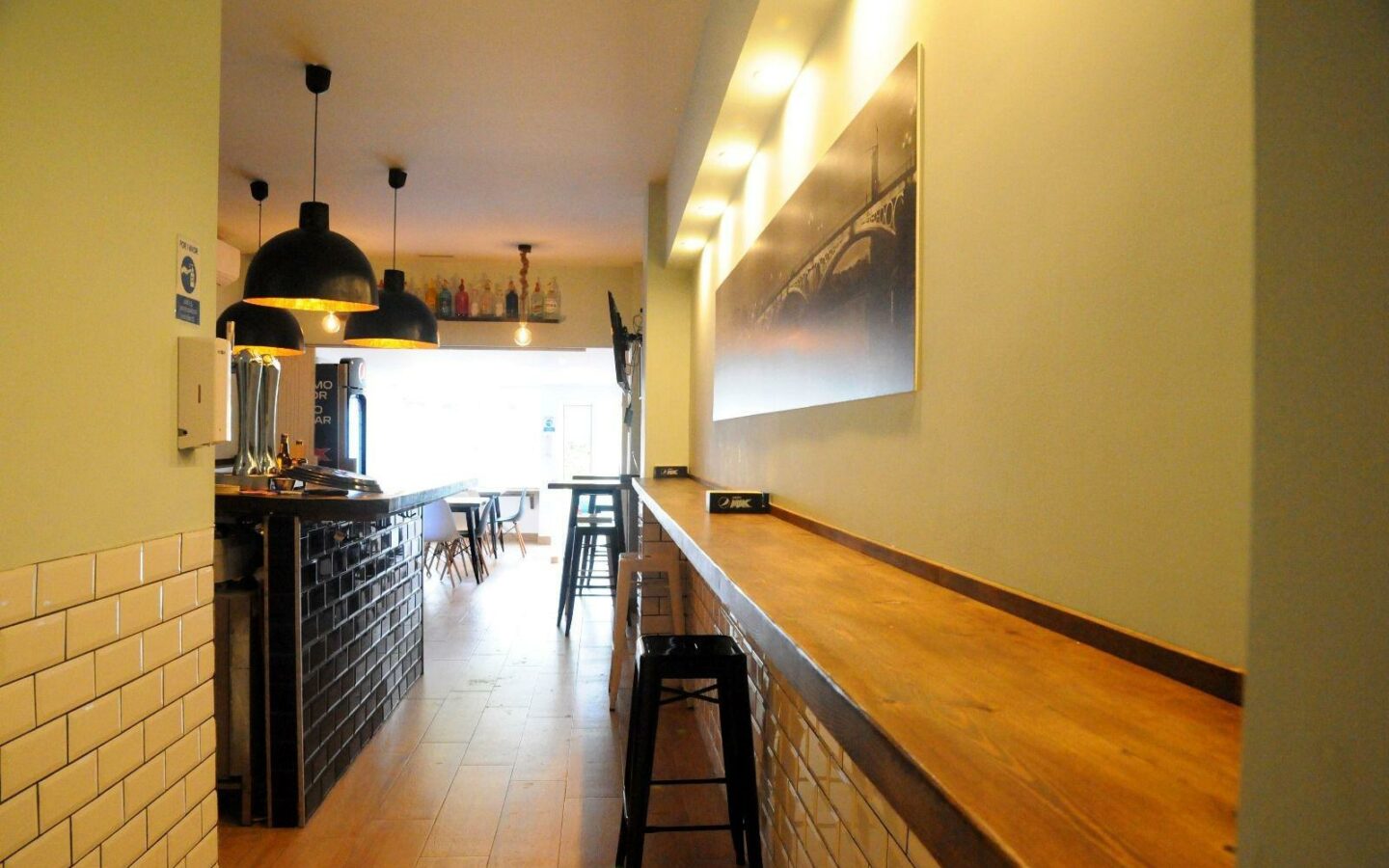 Commercial Unit In Alicante, Spain (60 M²)