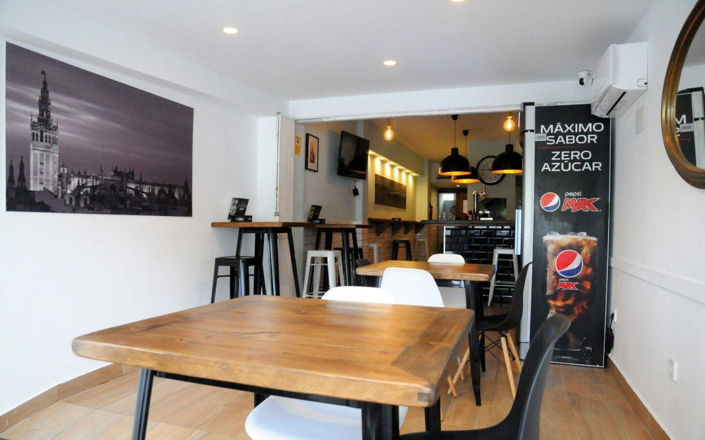 Commercial Unit In Alicante, Spain (60 M²)