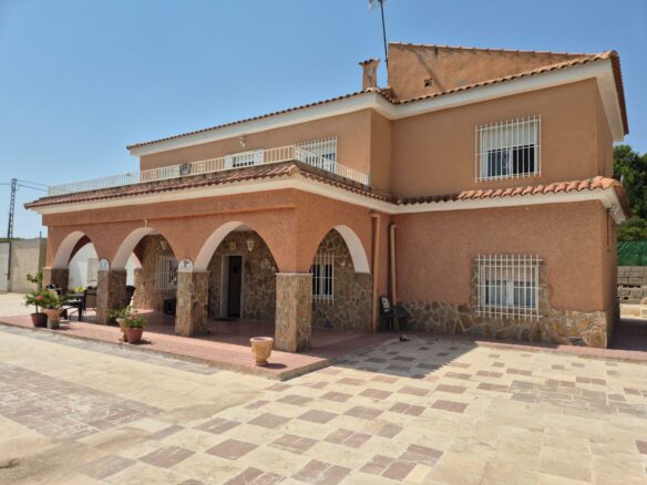 6-bedroom Villa In Aspe, Spain (468 M²)
