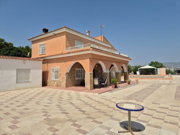 6-bedroom Villa In Aspe, Spain (468 M²)