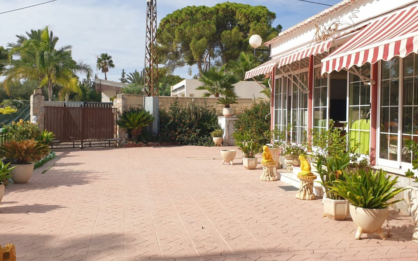3-bedroom Villa In Elche, Spain (127 M²)