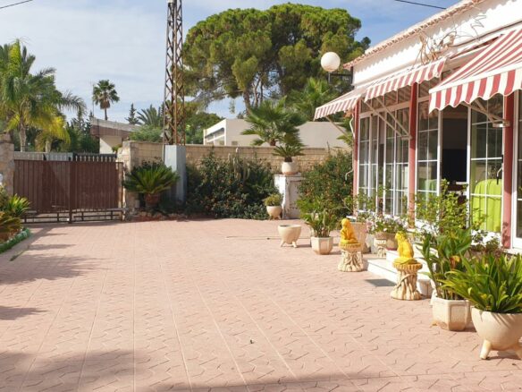 3-bedroom Villa In Elche, Spain (127 M²)