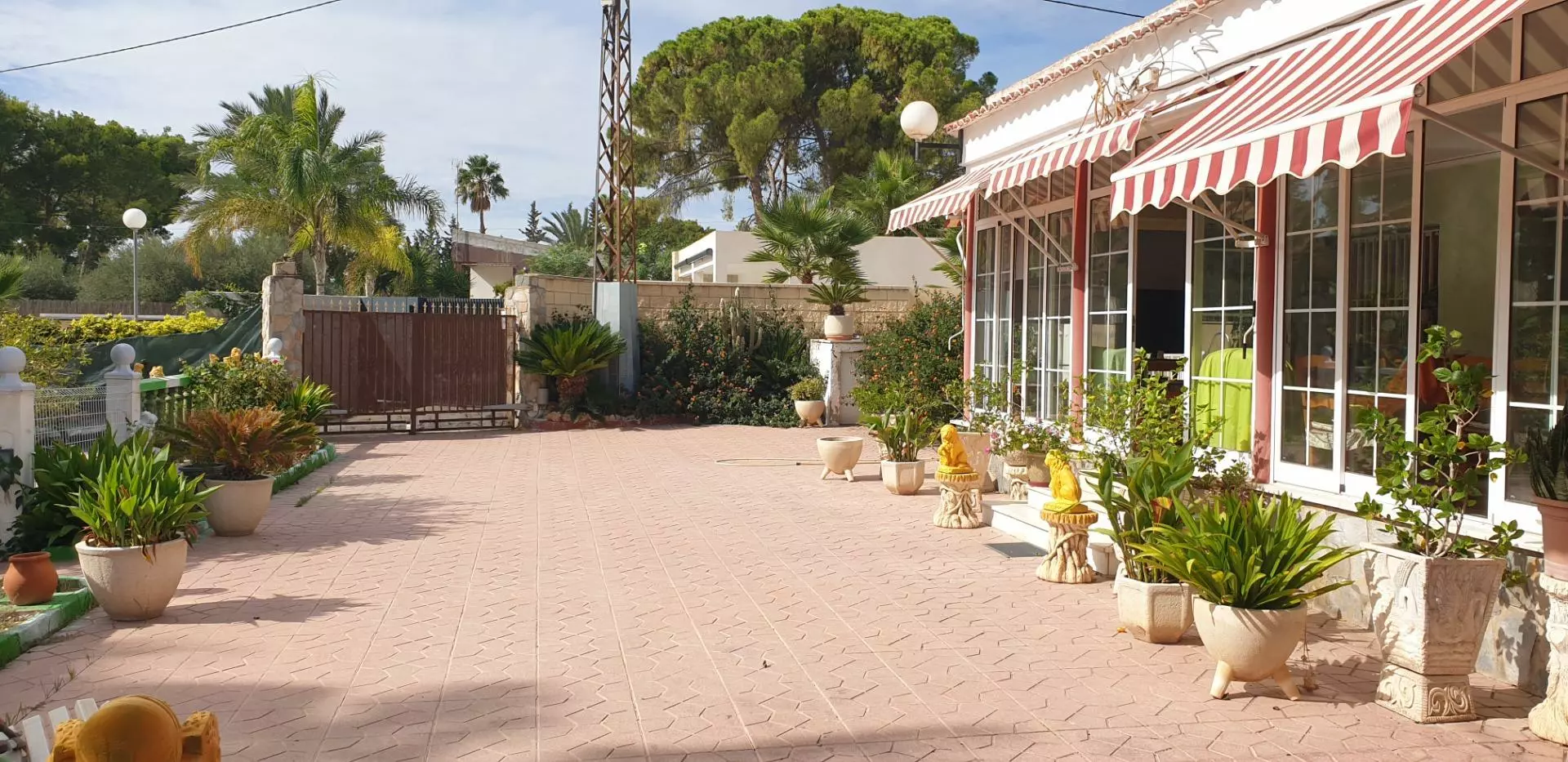 3-bedroom Villa In Elche, Spain (127 M²)
