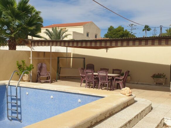 3-bedroom Villa In Elche, Spain (127 M²)