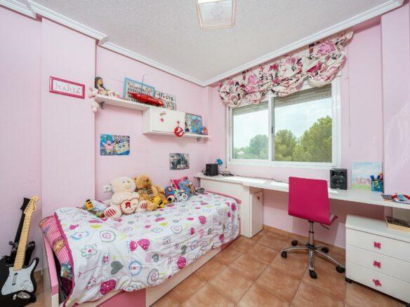 3-bedroom Terraced House In La Nucía, Spain (184 M²)
