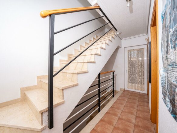 3-bedroom Terraced House In La Nucía, Spain (184 M²)