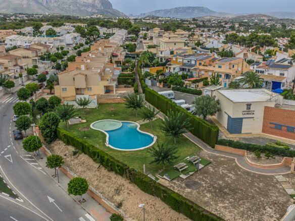 3-bedroom Terraced House In La Nucía, Spain (184 M²)