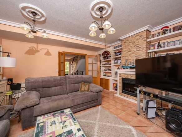 3-bedroom Terraced House In La Nucía, Spain (184 M²)