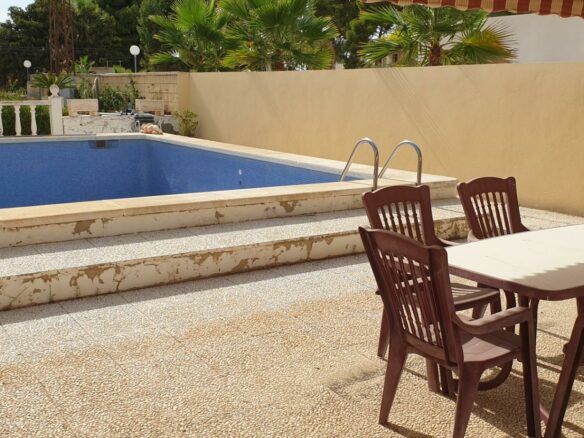 3-bedroom Villa In Elche, Spain (127 M²)