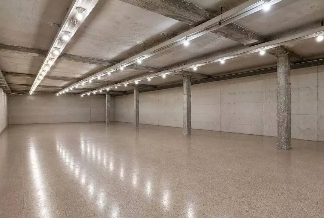 Commercial Unit 1160 M² In Benidorm, Spain