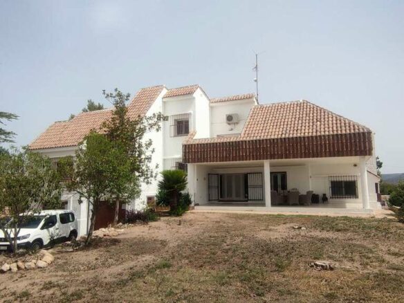 9-bedroom Commercial In Ayora, Spain (694 M²)