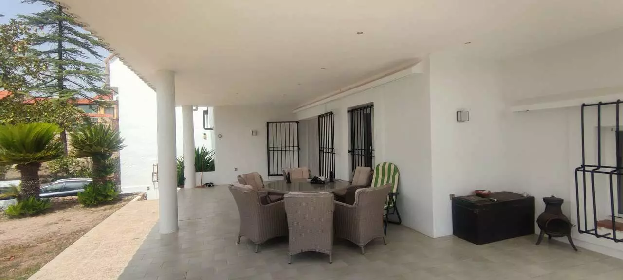 Commercial 694 M² In Ayora, Spain