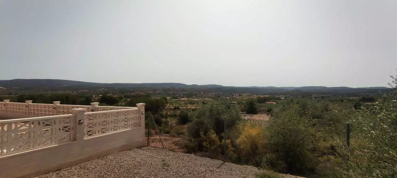 Commercial 694 M² In Ayora, Spain