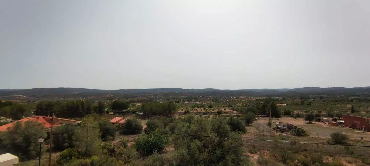 Commercial 694 M² In Ayora, Spain