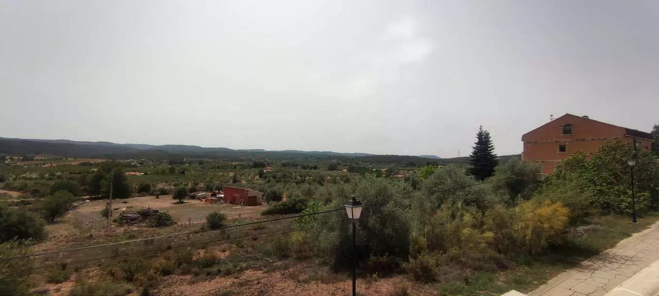 Commercial 694 M² In Ayora, Spain