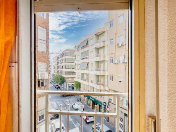 3-bedroom Flat In Elche, Spain (110 M²)