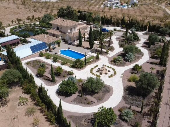 5-bedroom Detached Villa In Pinoso, Spain (344 M²)
