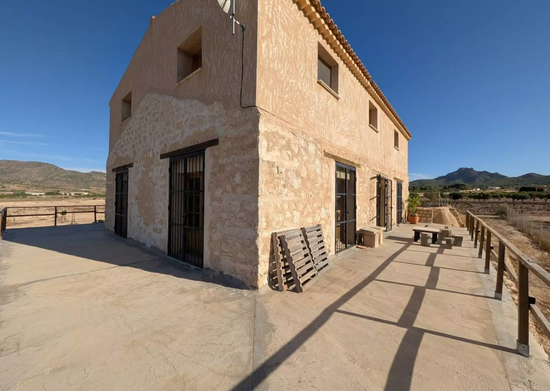 Country House 280 M² In Salinas, Spain