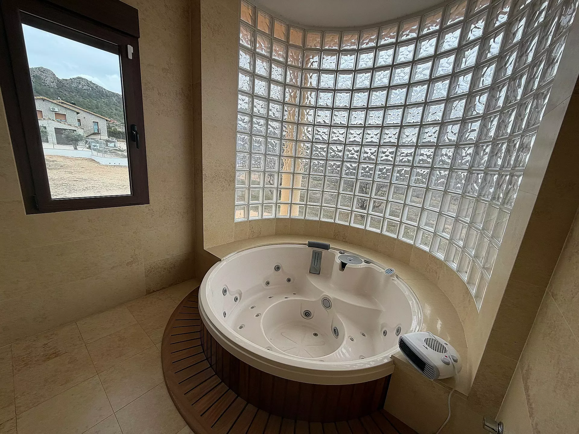 Country House 188 M² In Yecla, Spain