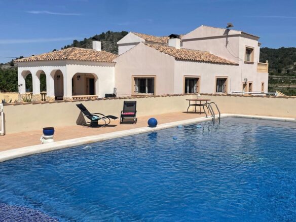 6-bedroom Detached Villa In Pinoso, Spain (453 M²)