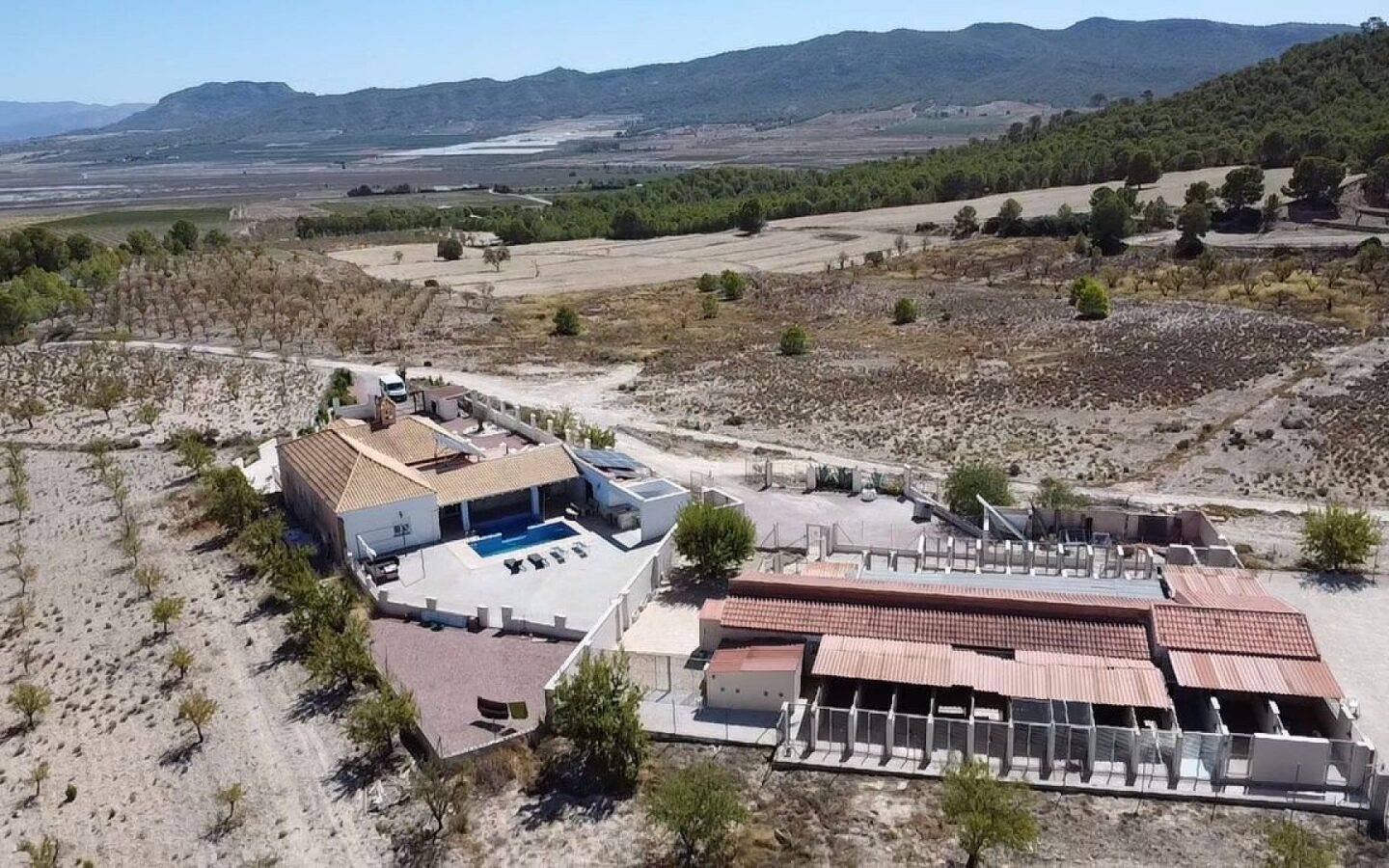 4-bedroom Commercial In Salinas, Spain (252 M²)