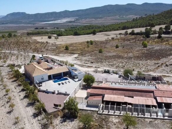 4-bedroom Commercial In Salinas, Spain (252 M²)