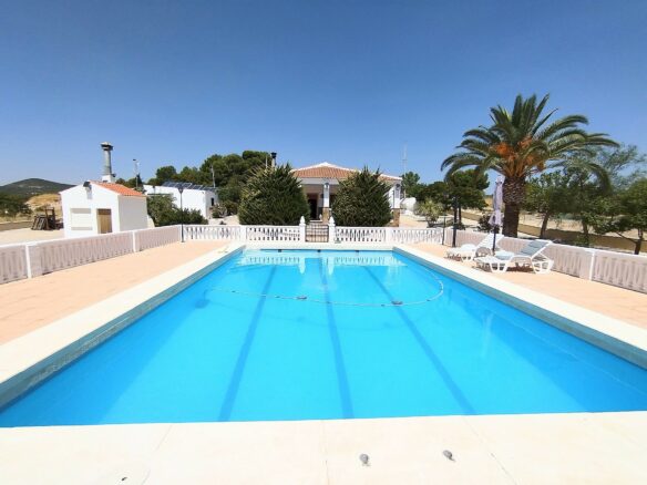 4-bedroom Country House In Yecla, Spain (190 M²)
