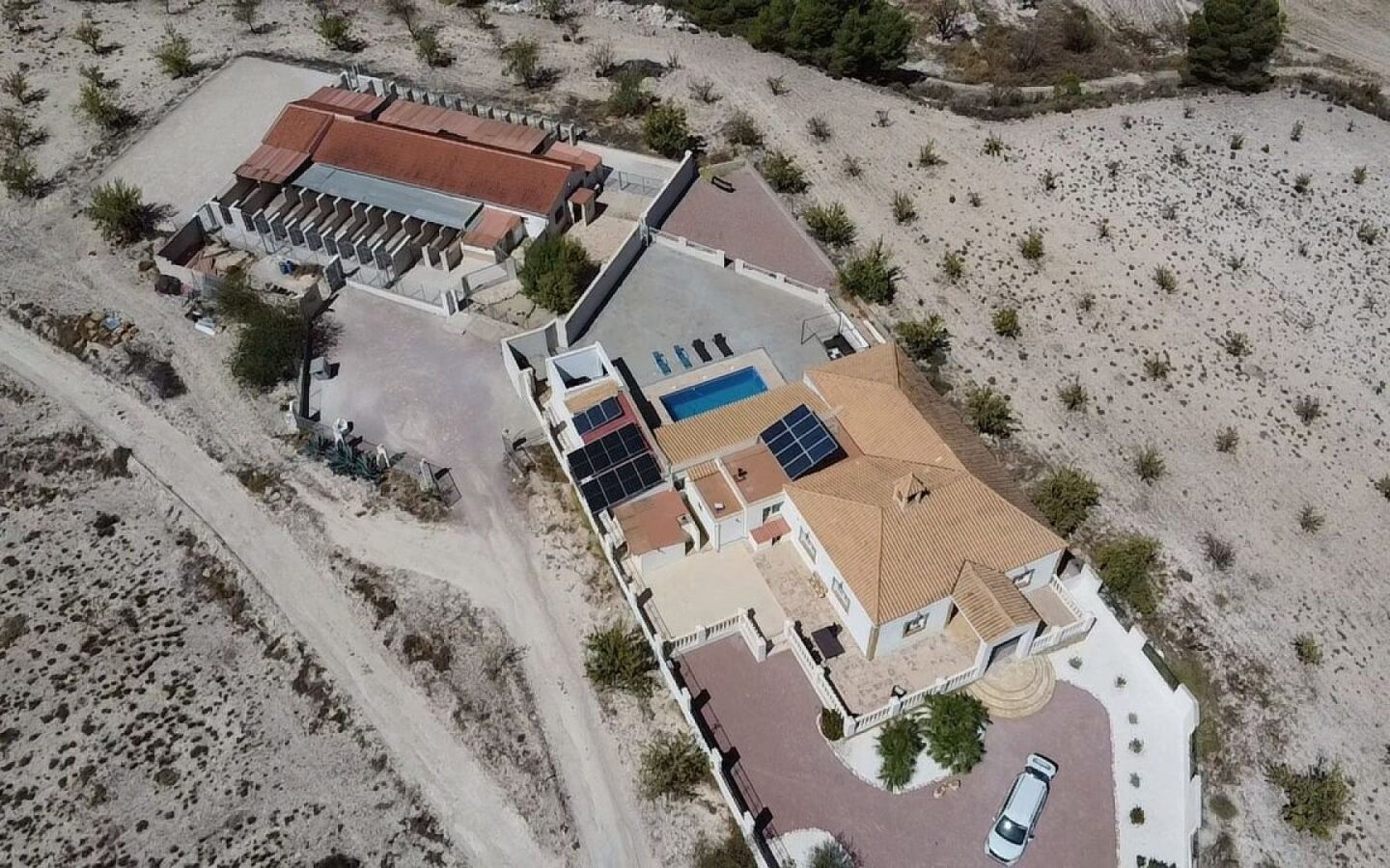 4-bedroom Commercial In Salinas, Spain (252 M²)