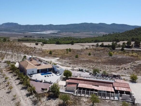 4-bedroom Commercial In Salinas, Spain (252 M²)